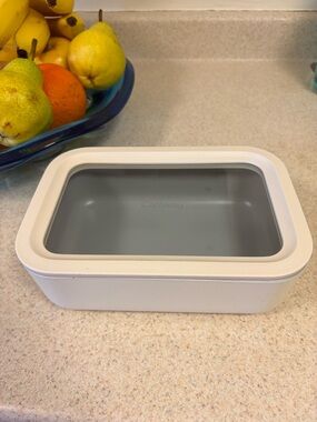 Caraway 6.6 Cup Glass Food Container Rectangular Shape with Lid in Cream